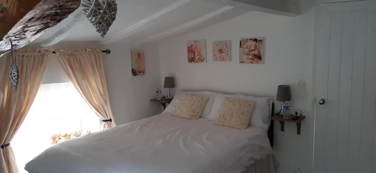 La Cour Bed and Breakfast Villefagnan Esterno foto