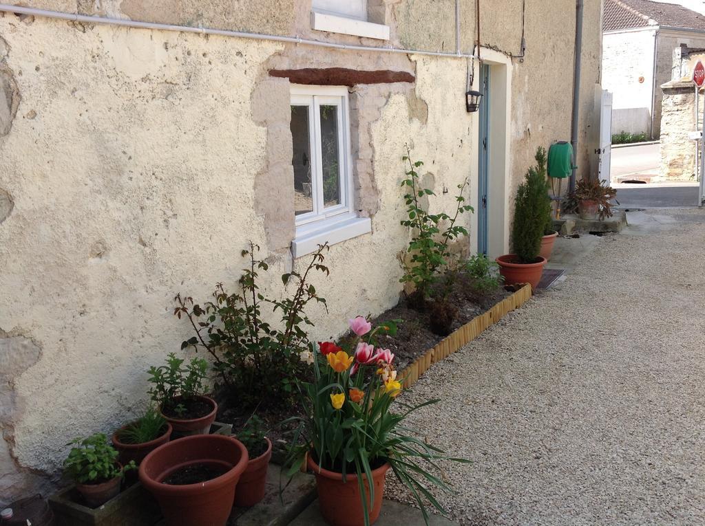 La Cour Bed and Breakfast Villefagnan Esterno foto